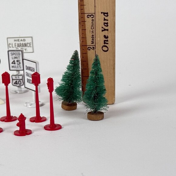 HO Scale Train Plastic Accessory Set 35+ Signs & Trees For Model Railroads - Picture 11 of 11